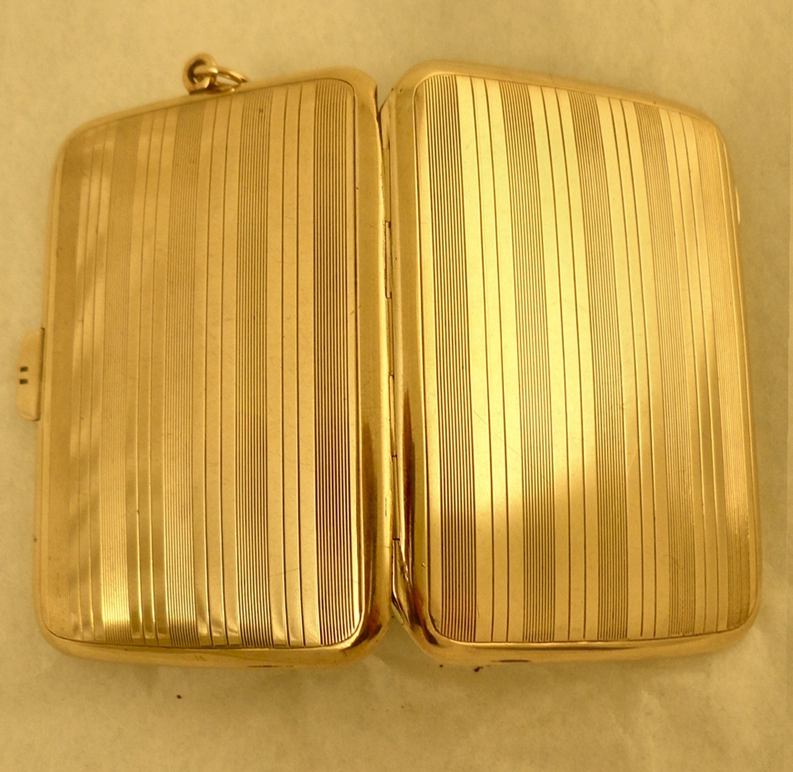 VINTAGE 9CT SOLID GOLD HALLMARKED CIGARETTE or CARD CASE Ian Burton Antique Clocks